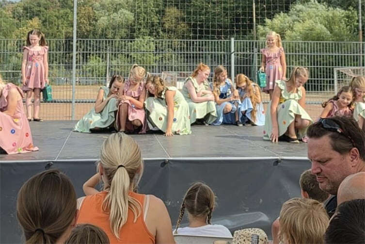 Vielfältiges Tanzprogramm beim Wald- und Sommernachtsfest in Lehmen