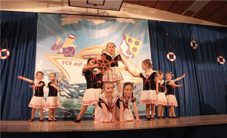 Tanzmäuse Kolpingfamilie Nievern-Fachbach-Miellen „In the Navy“. Fotos: MFU