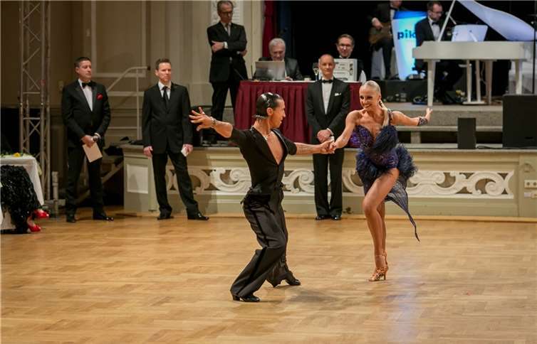 Tanzsport nahezu in Perfektion bekamen die zahlreichen Zuschauer im Kurhaus geboten. Aktiengesellschaft Bad Neuenahr