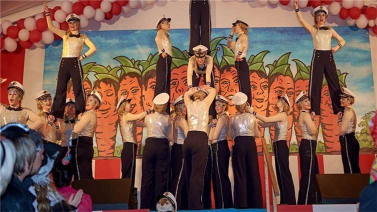 Tanzsportgruppe Meninas der KG Rot-Weiß Westum 1935 e.V. mit ihrem Showtanz "Wi...