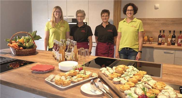 Tatjana und Nadja Adams haben gemeinsam mit ihren fachkundigen Mitarbeiterinnen kleine Köstlichkeiten zubereitet.