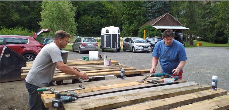 Tatkräftig bei der Arbeit.Fotos: privat