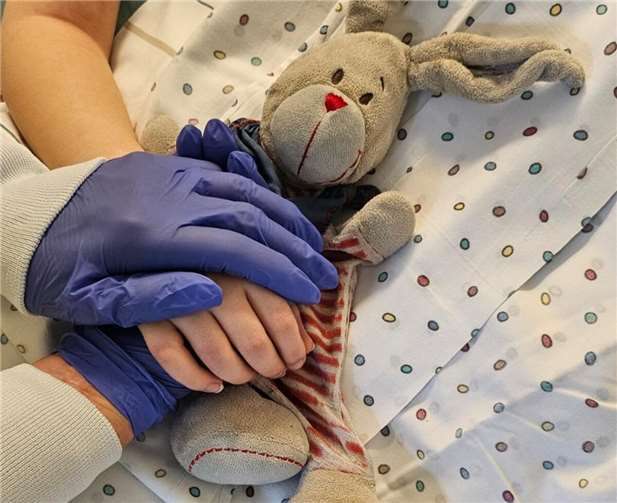„Tatsächlich habe ich zehn Jahre lang Angst gehabt, Maxime zu verlieren“, sagt Mutter Mona mit Tränen in den Augen.  Foto: Bunter Kreis
