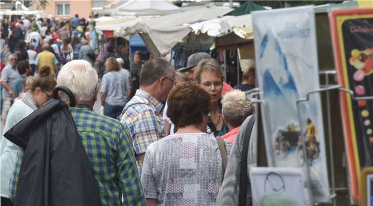 Tausende Besucher kamen zum 325. Jahrsfelder Markt.HEP