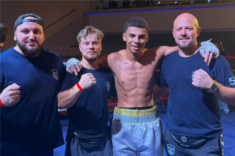 Team Boxclub Ahrtal nach überzeugendem Turniersieg: v.r. David Boskovic, Steven Imeh, Alexander Harrop, Onur Yardim.