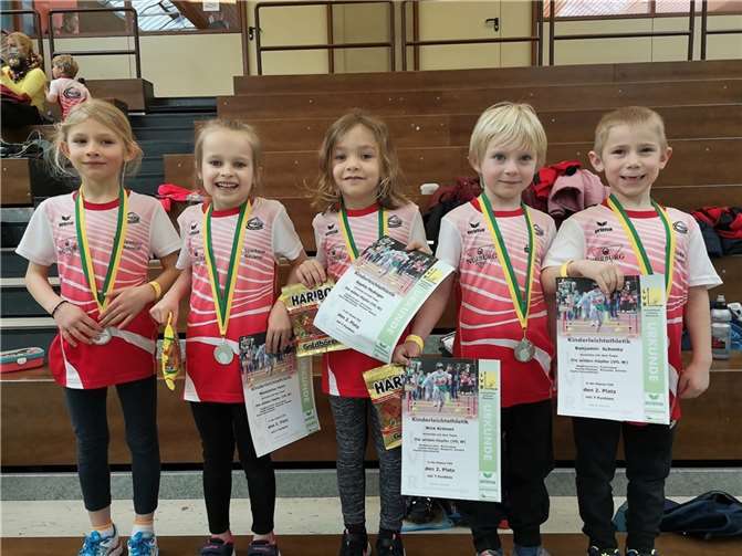 Team Die wilden Hüpfer - Sophie Medinger Nick Krämer Benjamin Schmitz Sophia Schombierski und Madelaine Hohn.  Foto: privat