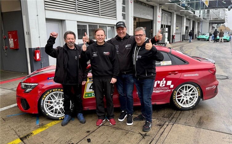 Team Dupré Motorsport - Die Klassensieg in der VT2-FW/4WD der NLS 2025 - (v.l.) Claus Dupré, Christoph Dupré, Achim Nett und Jürgen Nett. Fotos: Nett