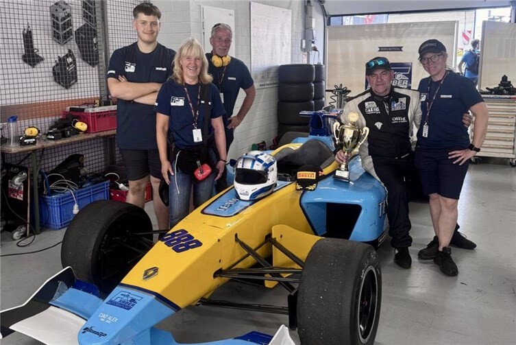 Team Färber Motorsport mit ihrem 3,5-Liter-World Series Renault