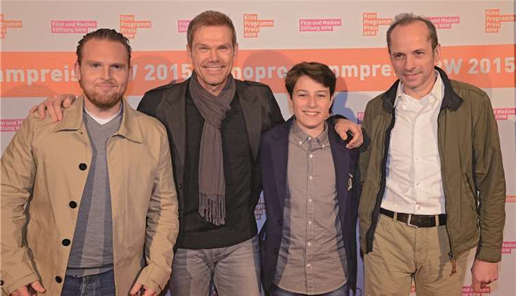 Filmstiftung vergab 423.000 Euro an 67 NRW-Kinos Team „Hilfe, ich hab meine Lehrerin geschrumpft“: Darsteller Axel Stein, Regisseur Sven Unterwaldt, Darsteller Oskar Keymer, Produzent Hans Eddy Schreiber. © Anna Kaduk, Film- und Medienstiftung NRW
