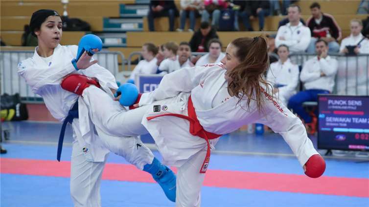 Team-Kapitänin Marlene Lindstädt punktet mit einem Kick.