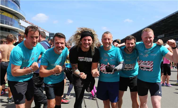 Team PSM und der beinamputierte Tom Belz.privat