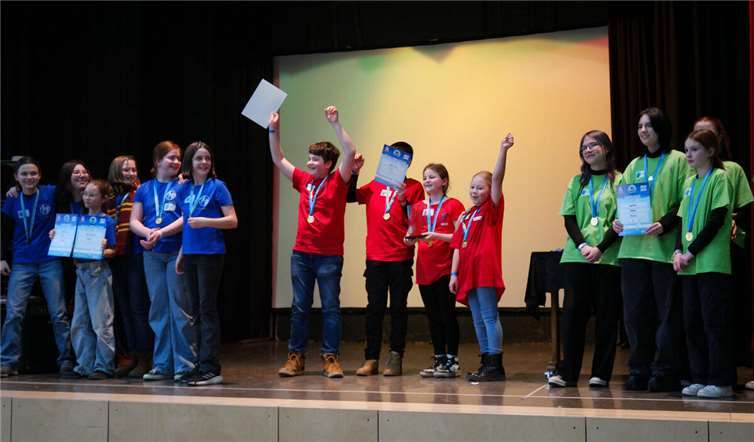 Team Saphierblau und Team Hackerfriends qualifizierten sich für das Semifinale Ende Februar in Aachen.