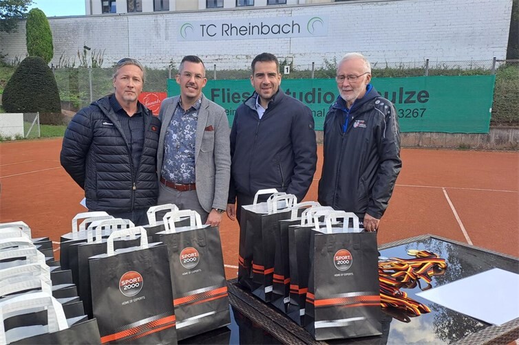Team Siegerehrung, von r nach l:Karl-Heinz Carle, Dr. Daniel Phiesel, Patrick Kuhn, Ingo Schwiering