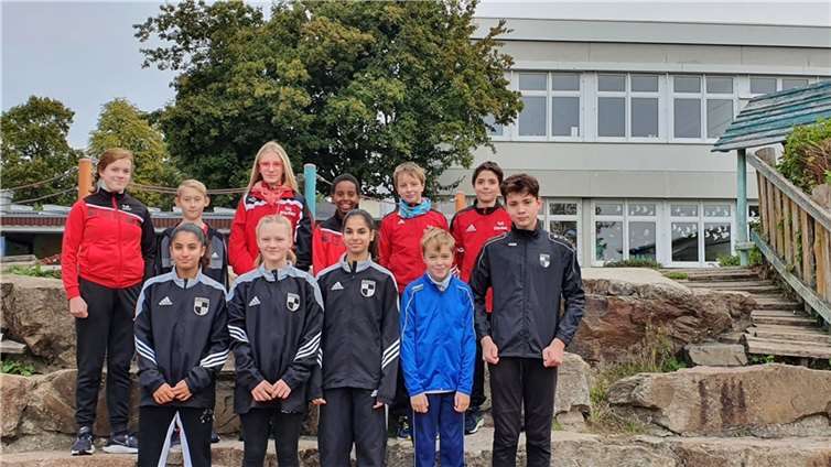 Team U14 der Startgemeinschaft Dierdorf/Windhagen: v.li. hintere Reihe: Johanna Marker, Luis Lehmann, Johanna Schwank, David Knaupe, Runar Kneutgen, Matías Rudolph (alle TuS Dierdorf); vordere Reihe: Zeborah Schroeder, Sophia Schwarzkopf, Zoe Schroeder, Erik Müller, Jonas Schöneberg (alle SV Windhagen). Foto: Maren Seitz-Camara