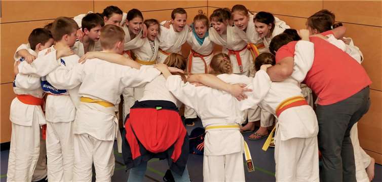 Teambesprechung, bevor es losgeht. Fotos: SV Urmitz