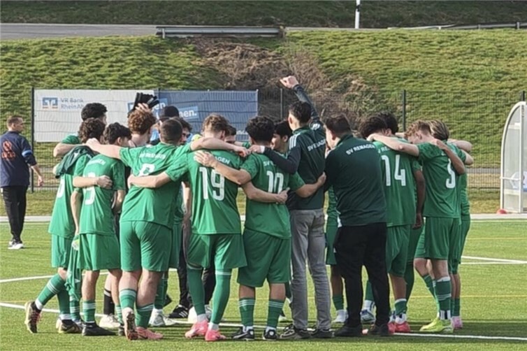 Teambesprechung nach erfolgreichem Auswärtsspiel