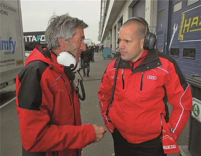 „Wir haben eine sehr starke Mannschaft"  Teamchef Marc Klöppel (r.) im Gespräch mit Josef „Sepp“ Haider (Rallyelegende). Er ist der Manager von Audi Race Expierience und arbeitet mit Klöppel zusammen.DEB