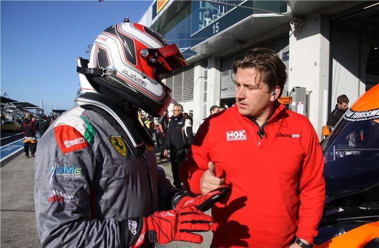 Teamchef Martin Kohlhaas (rechts) im Gespräch mit Mike Jäger. privat