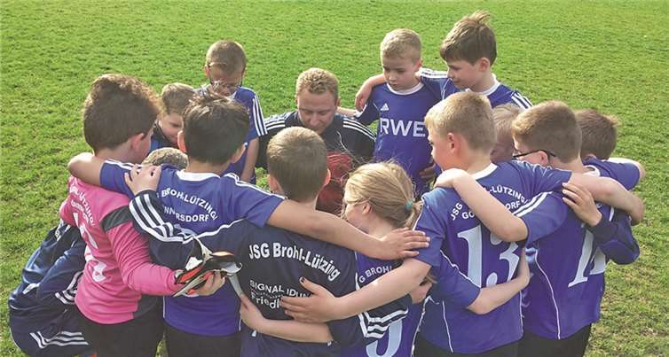 Teamgeist und Rücksichtnahme auf Mitspieler und Respekt vor dem Gegner sind auch Bestandteile der fußballerischen Ausbildung bei der JSG Brohl-Lützing/Gönnersdorf. privat