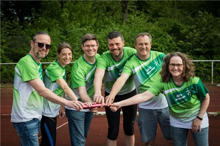 Teamplayer in der Leichtathletik: Der Vorstand des LAV 23 Meckenheim, v. l. Yannick Tosch (2. Vereinsvorsitzender), Susanne Hahn (Öffentlichkeitsarbeit), Matthias Karbach (Schatzmeister), Sebastian Groß (Vereinsvorsitzender), Frank Hahn (Sportbetrieb), Elke Fiehler (Veranstaltungen). Nicht auf dem Bild: Thomas Roche (Sponsoring). Foto: LAV 23 Meckenheim