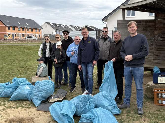 Teamwork für die Heimat: Die Merler Dorfgemeinschaft zeigt, wie Zusammenhalt aussieht.  Foto: privat