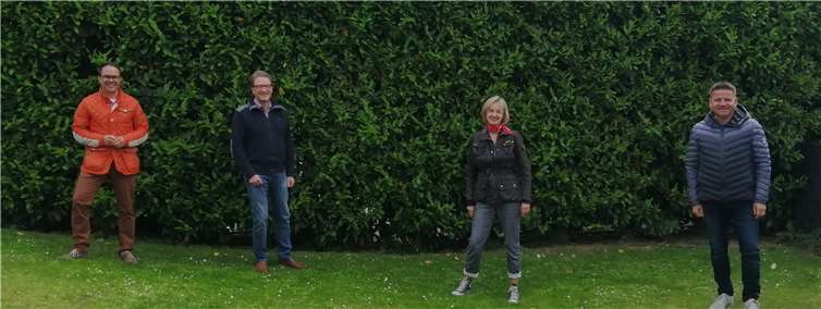 Teamwork trotz Abstands (von links): Joachim Kühlwetter, Rainer Friedrich, Ariane Stech und Bürgermeisterkandidat Holger Jung.Foto: privat