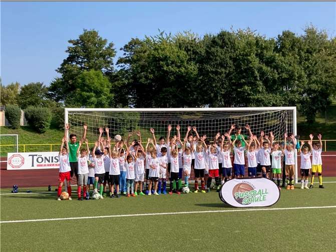 Technik und Taktik im Fokus: Fußballschule Grenzland trainiert junge Talente in Bad Breisig. Quelle: SG Bad Breisig
