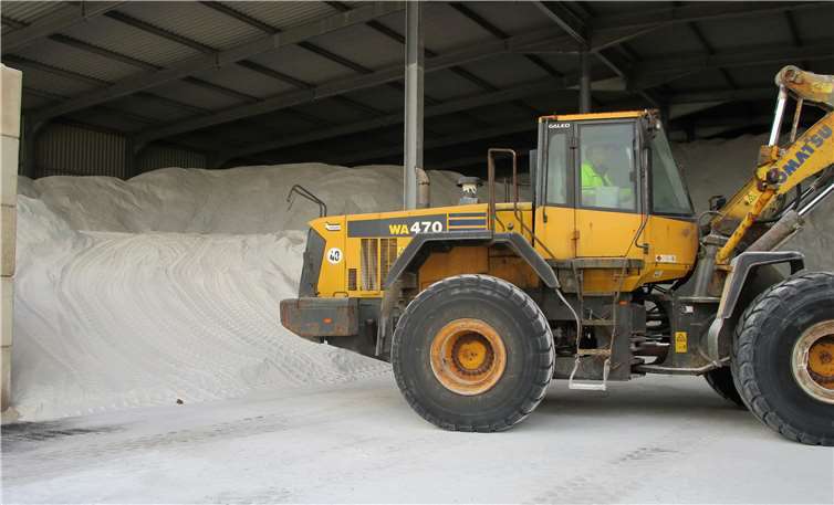 Teilbereich der gigantischen Streusalzlagerung Firma Hamann Mercatus GmbH in Andernach-Miesenheim.