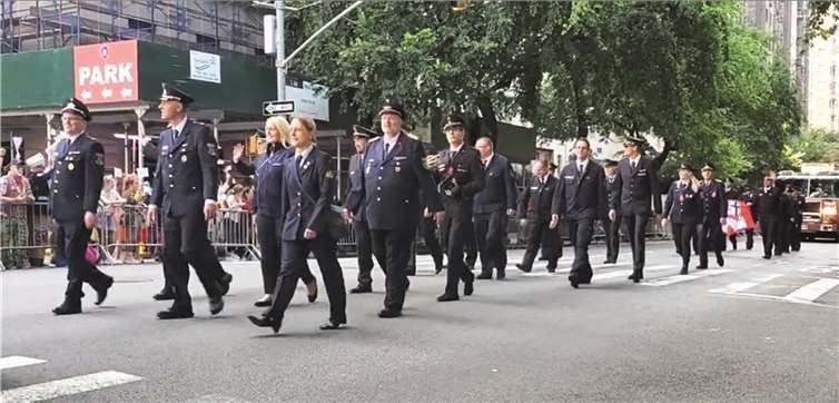 Teilnahme an der Steuben Parade durch die 5th Avenue.