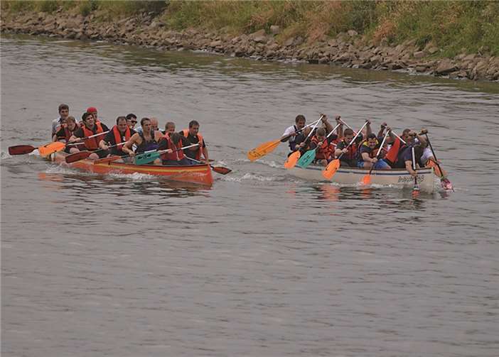Teilnehmen am Rennen kann jeder, der zehn Paddler zum Mitmachen mobilisiert. Es fahren immer zwei Boote gegeneinander.Privat