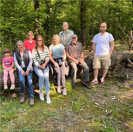 Teilnehmende der Exkursion im Bad Breisiger Wald.  Foto: Hans Bruns