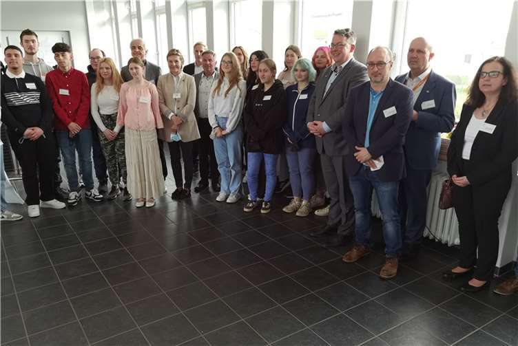 Teilnehmer, Macher und Sponsoren beim großen Gruppenbild.  Foto: BL