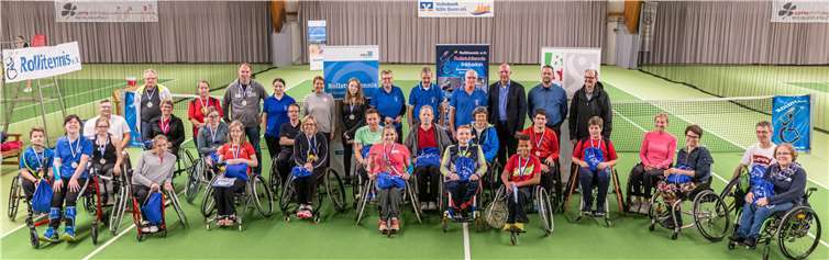 Teilnehmer, Organisatoren, Helfer und einige geladene Gäste. Foto: Stefan Brendahl