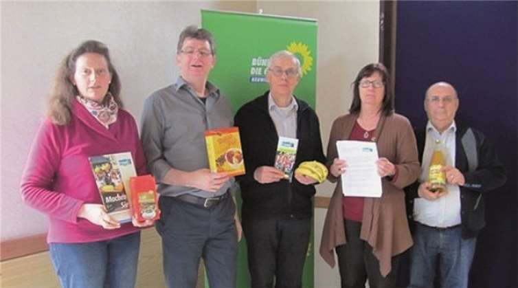 Teilnehmer auf dem Bild: Elisabeth Bröskamp (MdL), Ralf Seemann (Vorsitzender der Grünen Stadtratsfraktion), Hans-Martin Stoll (Vorsitzender Eine Welt e.V), Regine Wilke (stv. Vorsitzende der Grünen Stadtratsfraktion), Cataldo Spitale.privat