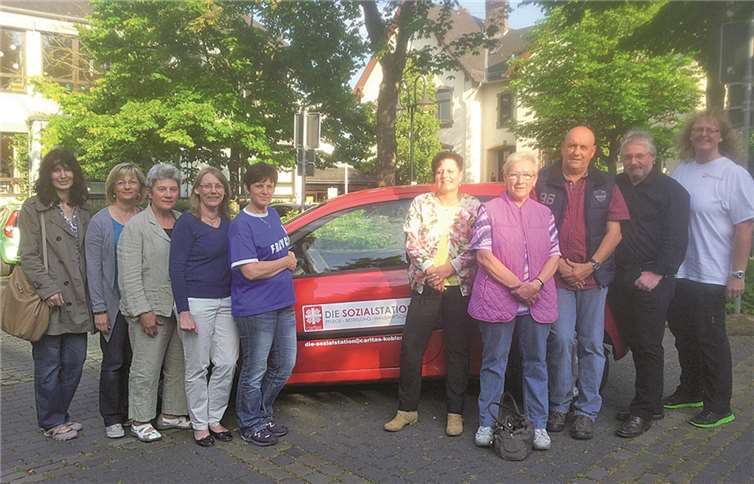Teilnehmer bei der Übergabe der Schulungszertifikate. Caritas Koblenz