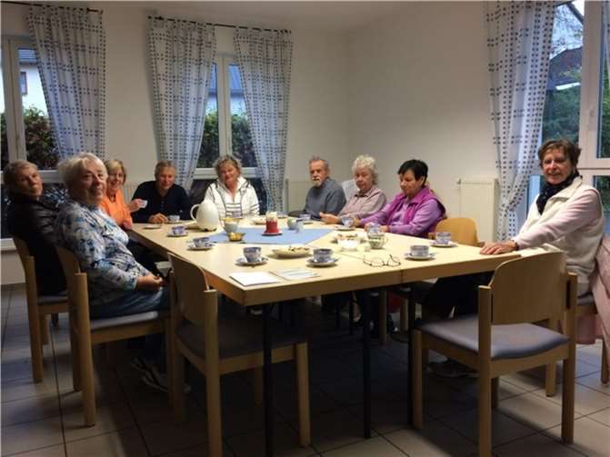 Teilnehmer beim „Small-Talk“ und Kaffee im Pfarrheim. Foto: privat