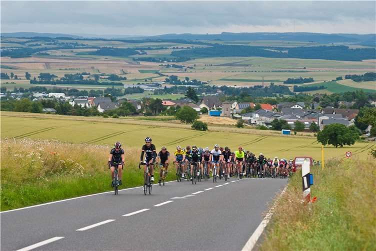 Teilnehmer der Fernfahrt Mendig-Budel kurz nach dem Start in Mendig.  Foto: privat