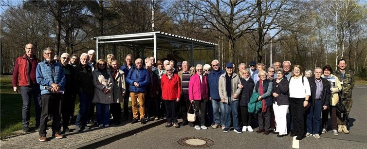 Teilnehmer der Senioren-Union Andernach beim Besuch in der NATO Airbase Geilenkirchen. Foto: Thomas Gebenroth