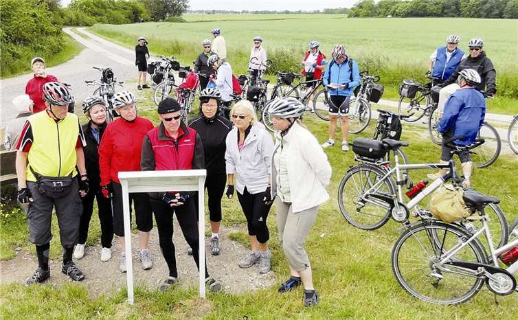 Teilnehmer der VHS-Radtour 2012 auf der Insel Rügen. privat