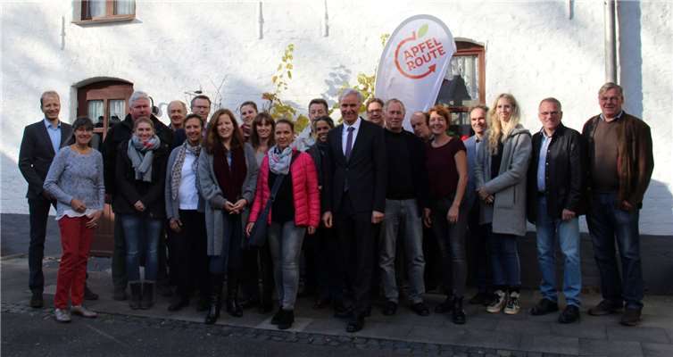 Teilnehmer der Veranstaltung (von links nach rechts): Thomas Baumann, Dorothee Hochgürtel, Leonard Palm, Leonie Palm, Bernhard Luhmer, Sebastian Römer, Irene van Geldern, Nicole Krumbach, Luana Schüller, Eva Konrath, Michael Hüllen, Charlotte Schwind, Dr. Rolf Schumacher, Swen Christian, Dieter Linden, Thomas Luepschen, Monique Lebahn, Johannes Auen, Camilla Bublies, Konrad Schwarz, Joachim Heinen. privat