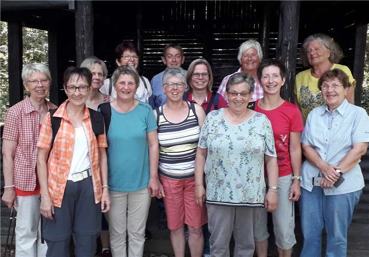 Teilnehmer der Wanderung und fleißige Helfer. Foto: privat