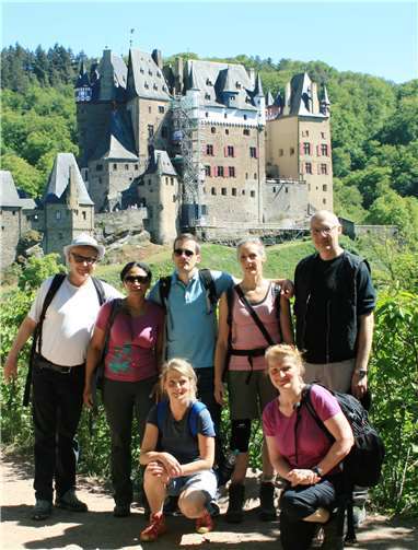 Von der Burg Pyrmont zur Burg Elz  Teilnehmer der Wanderung von der Bug Pyrmont zur Burg Elz.privat