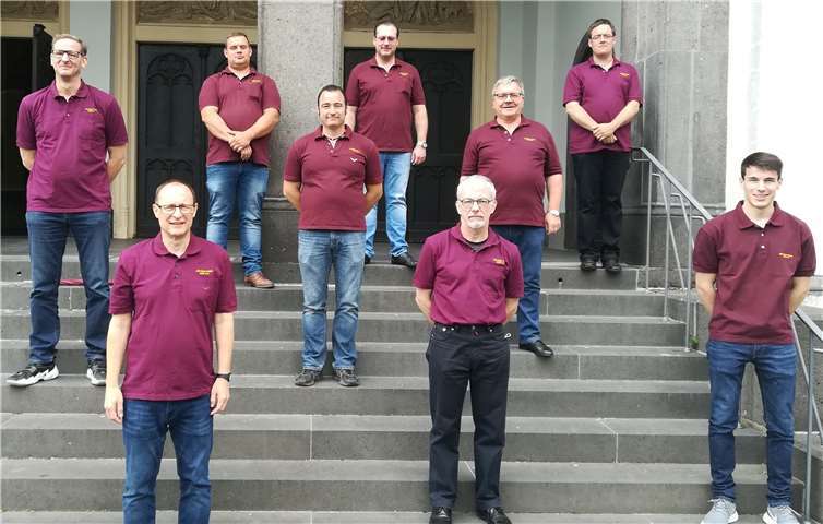 Teilnehmer der heiligen Messe zum Gedenken an die lebenden und verstorbenen Mitglieder des Junggesellvereins Ober-Polch 1842 e.V.. Foto: privat