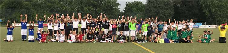 Teilnehmer des Süwag Cup im Kaiserstadion.privat