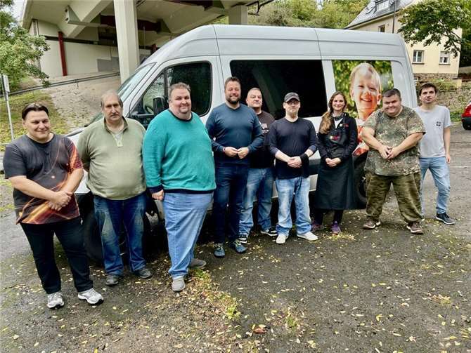 Teilnehmer des Workshops und des Kochbusteams mit OB Lennart Siefert.Fotos: Stadt Lahnstein