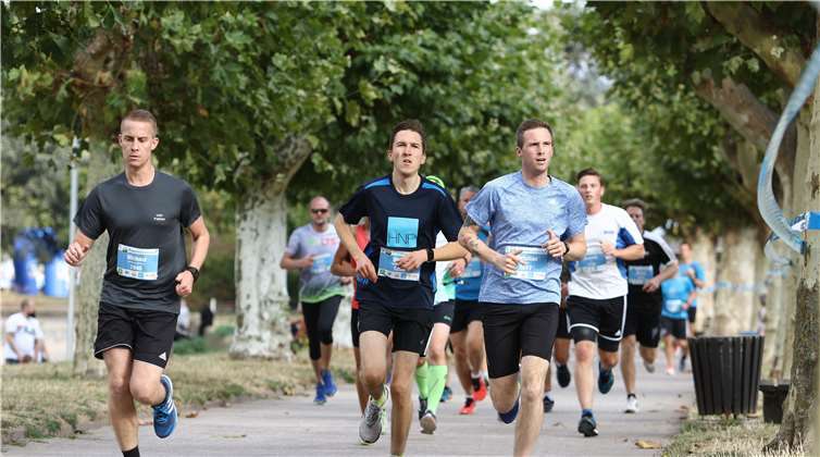 Teilnehmer des monte-mare-Firmenlaufs in den Rheinanlagen von AndernachFoto: privat