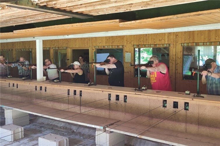 Teilnehmer / -innen beim Anschießen 2025