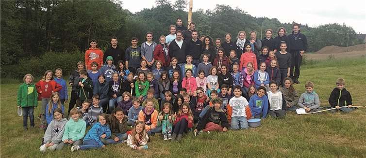 Teilnehmer und Betreuer des Zeltlagers.privat