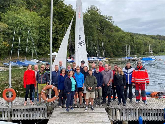 Teilnehmer und Praxisanleiter der diesjährigen Ausbildung beim Segel Club Laacher See Mayen.