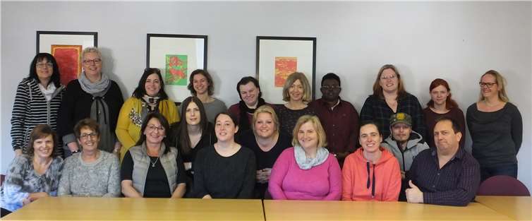 Teilnehmer und Referenten nach der Übergabe der Zertifikate im Caritas Zentrum Foto: Caritas Zentrum, Mendig